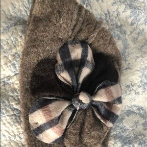 Hat made in itlay. 80% wool. 20% polyester. New. Never worn but . Cut the tags.